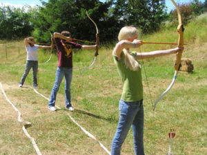 archery-recreation-at-camp-tilikum